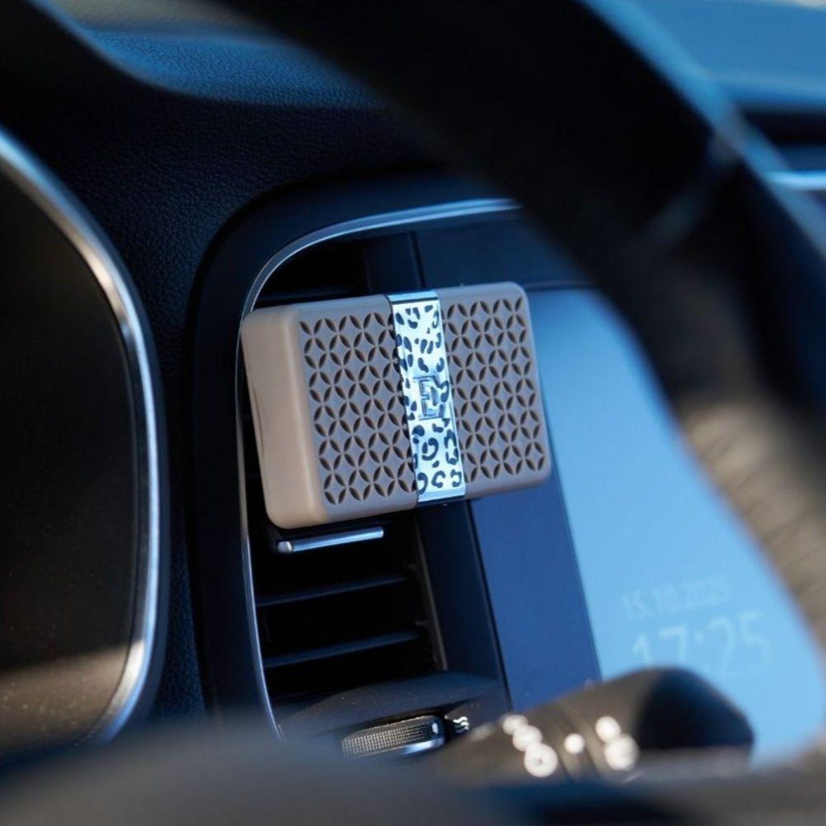 Parfum d'intérieur - Boitier diffuseur de voiture rechargeable Léopard beige, ESTEBAN