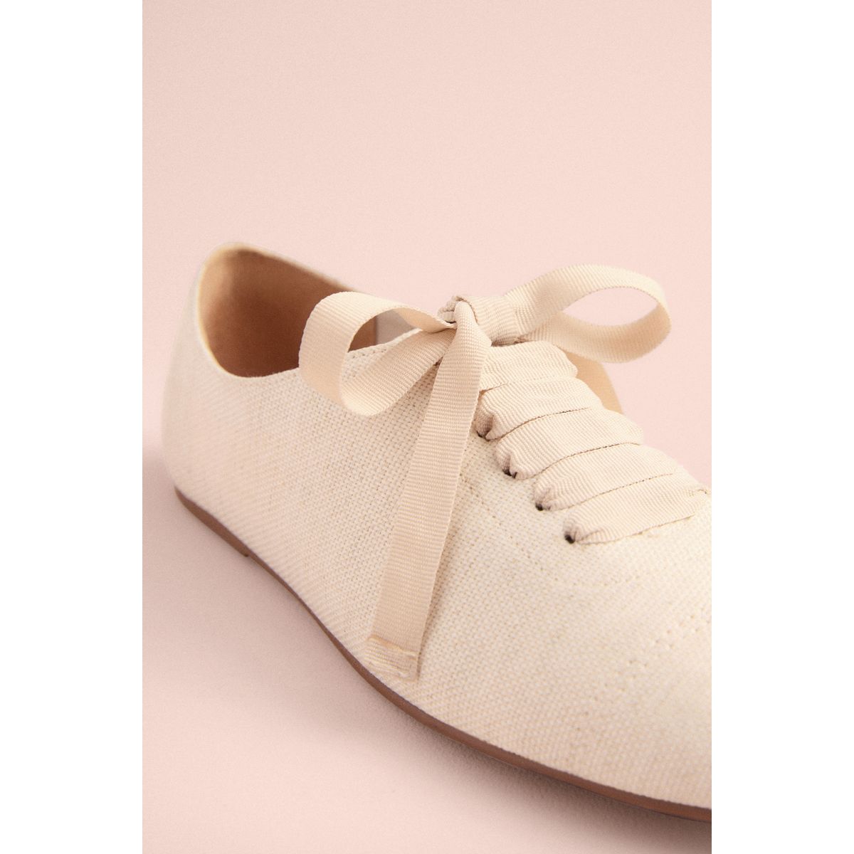 Chaussures jazz fines à lacets et bout rond naturel, NEXT