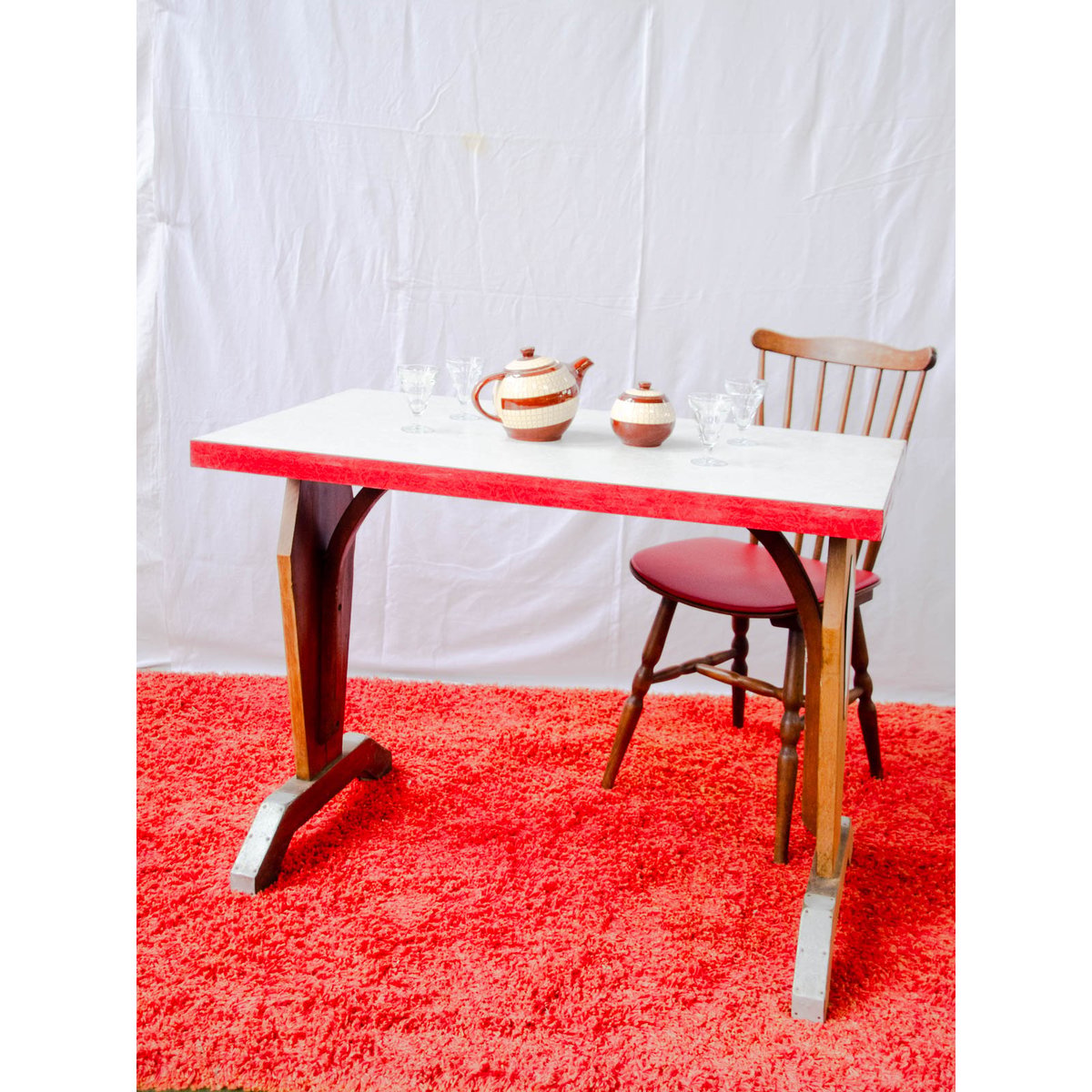 Table à manger bistro en formica et bois Denise N°1369 - Bon état gris, DEBONGOUT