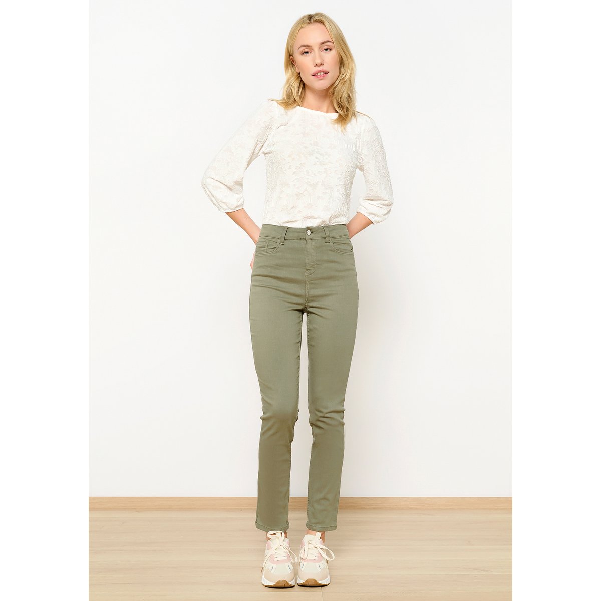 Pantalon coupe slim khaki, LOLALIZA
