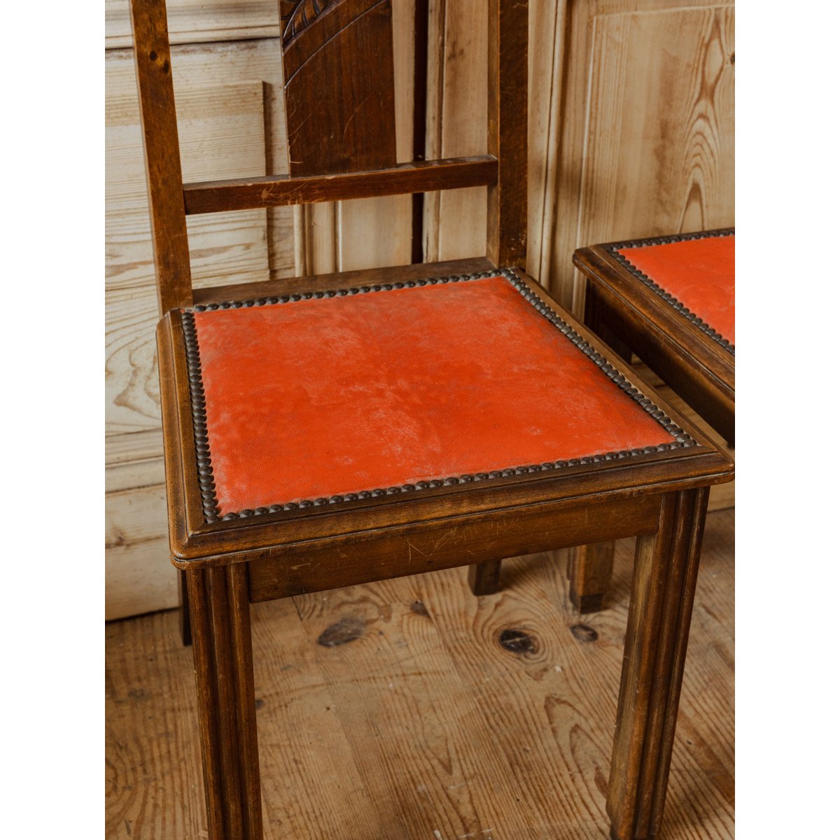 Lot de 6 chaises en bois et velours rouge Claude N°1352 - Bon état bois foncé, DEBONGOUT