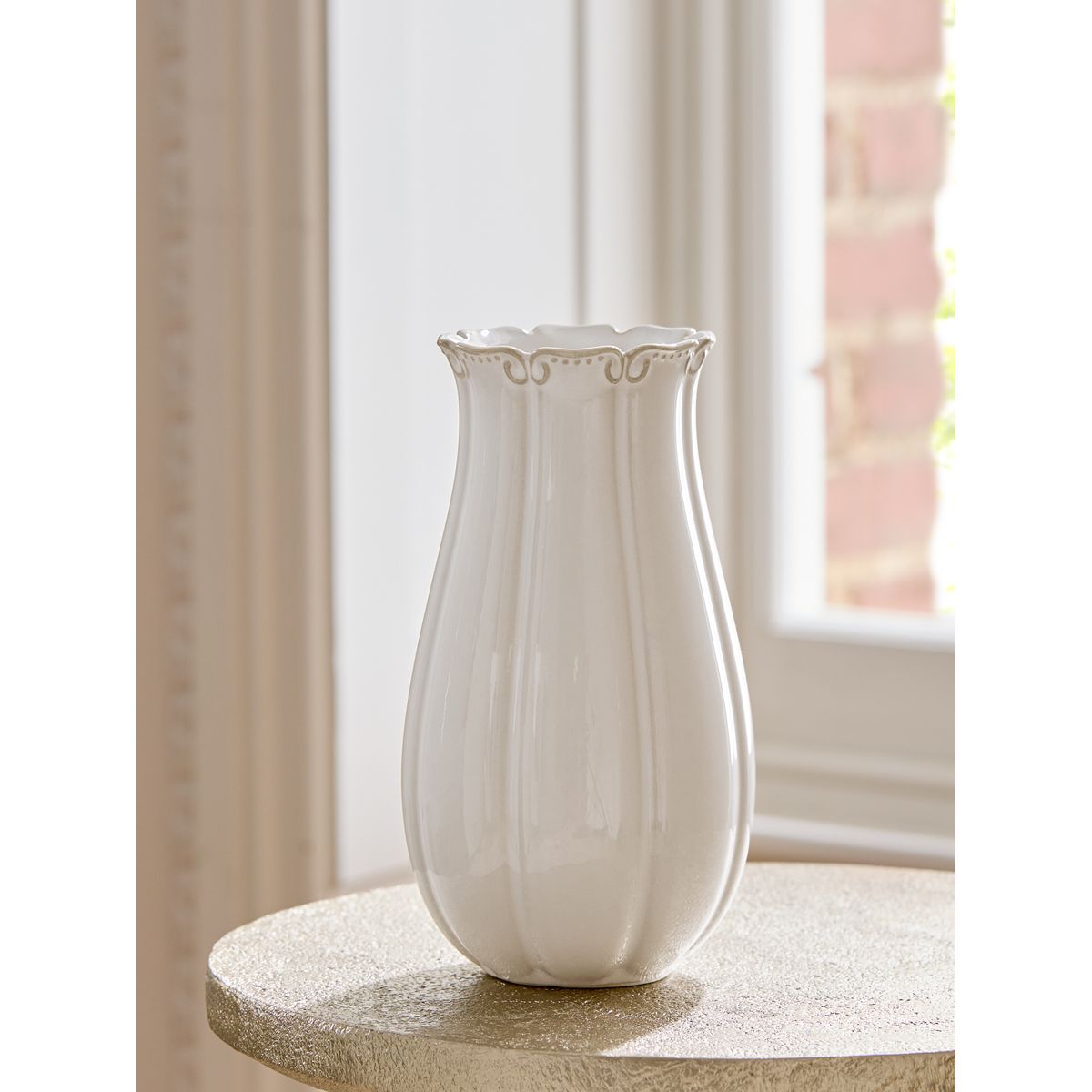 Vase en céramique vintage à bord relief blanc, NEXT