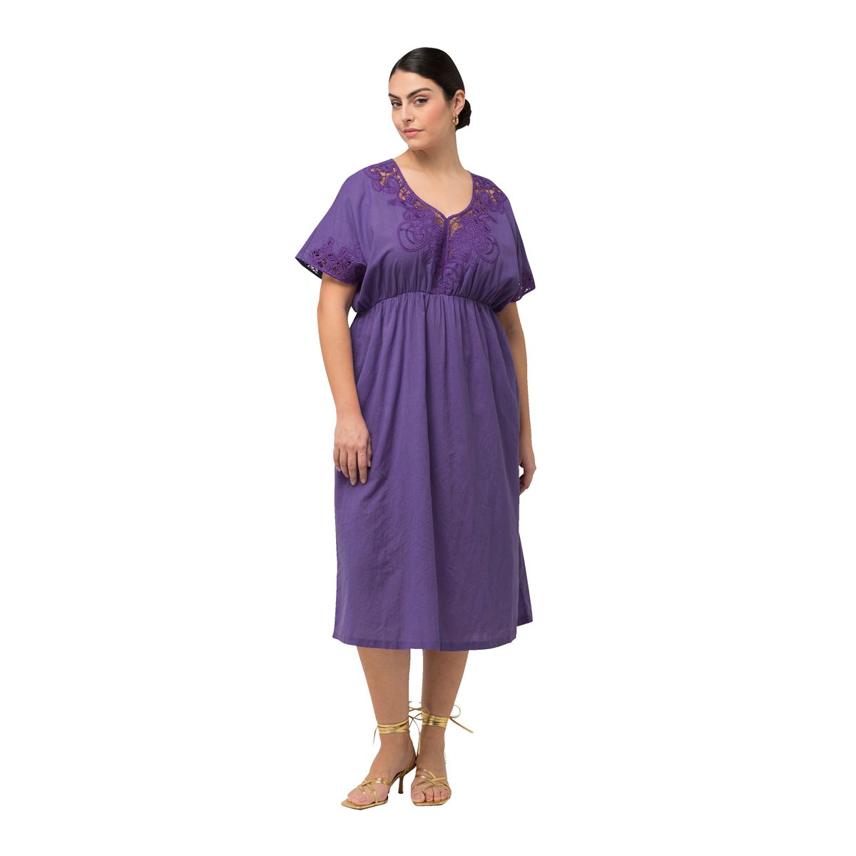Robe oversize avec broderies. Décolleté en violet, ULLA POPKEN