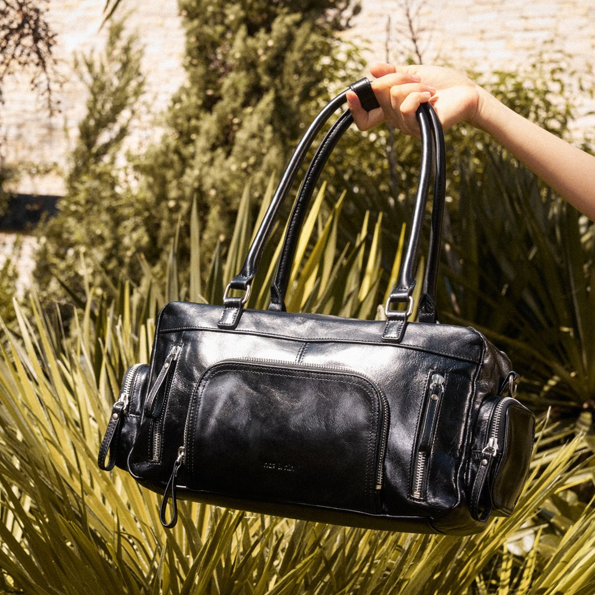 Sac à main en cuir lisse avec bandoulière MACY POCKET noir, NAT & NIN