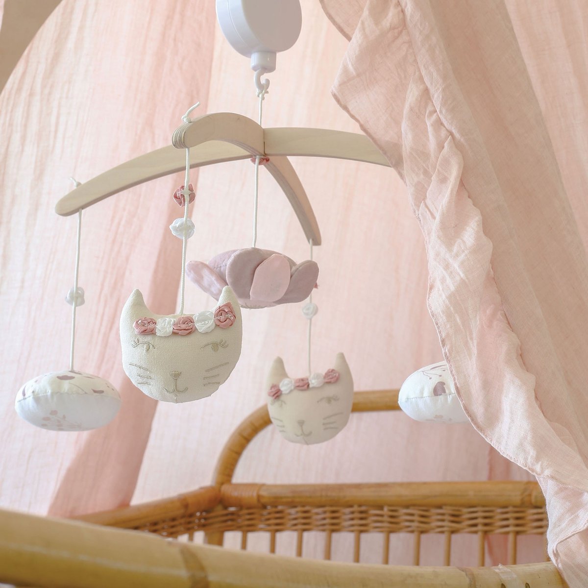 Mobile bébé - en bois rosa, TROIS KILOS SEPT