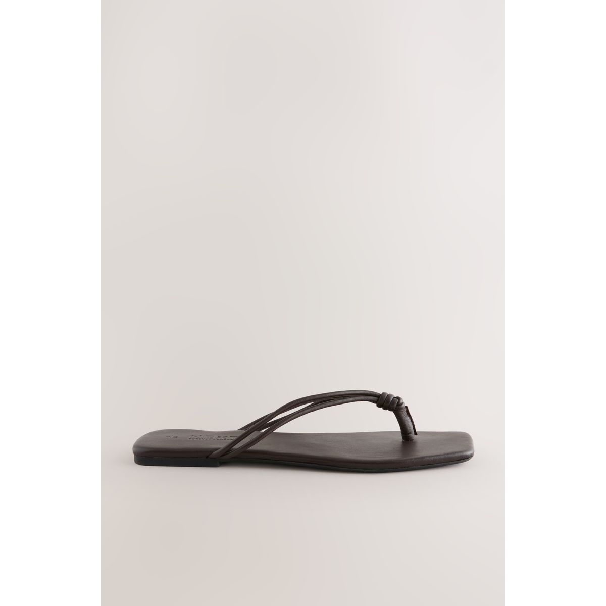 Tongs nouées à bout carré cuir brun chocolat, NEXT