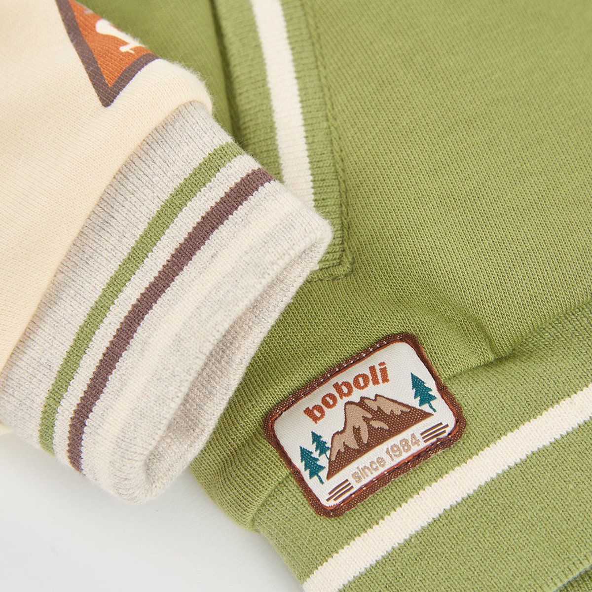 Veste garçon molleton avec patchs aventure vert, BOBOLI