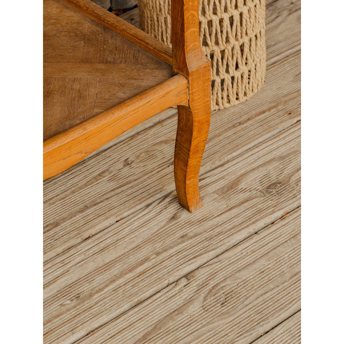 Table d'appoint en bois Francine N°1681 - Bon état bois foncé, DEBONGOUT