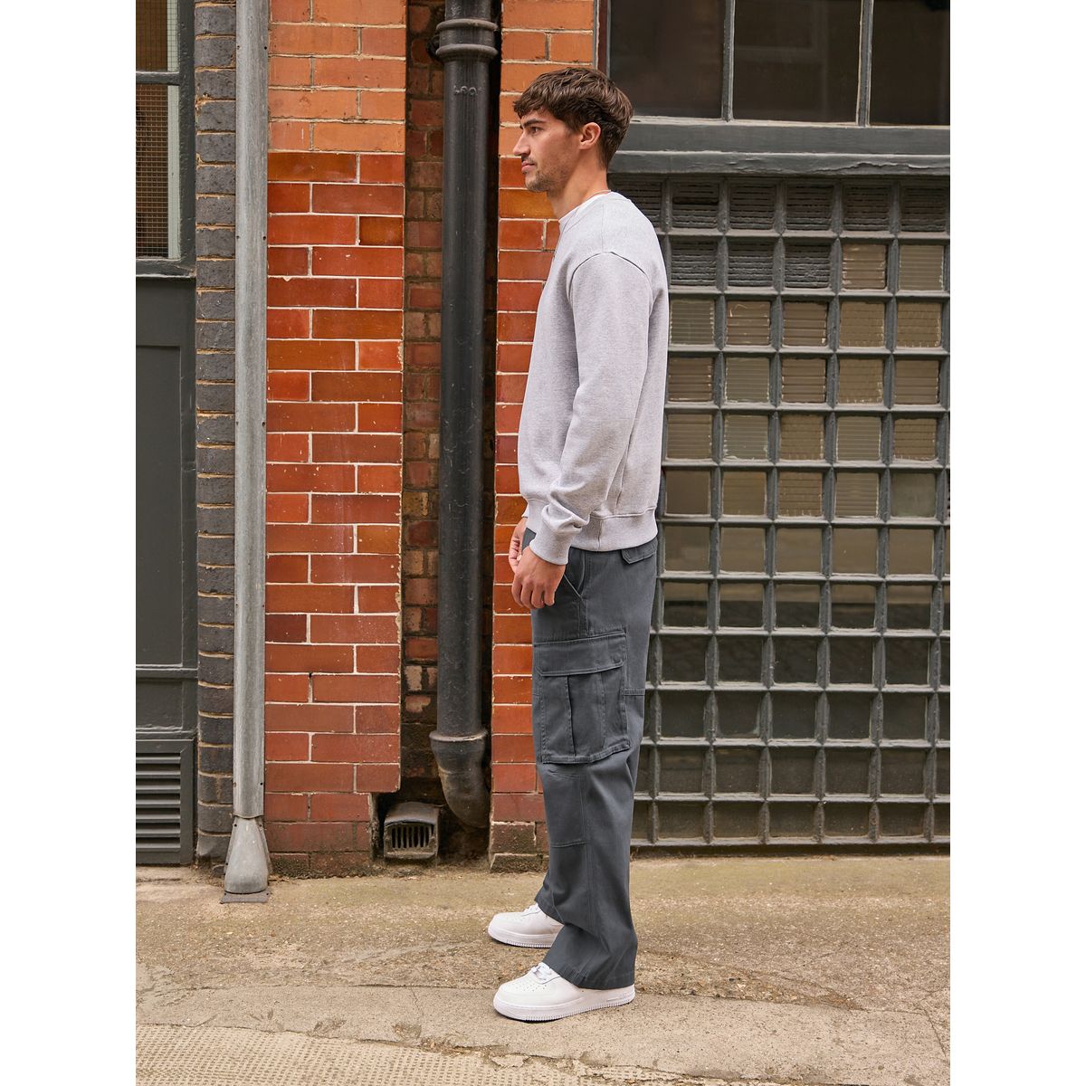 Pantalon cargo stretch en coton gris fusain, NEXT