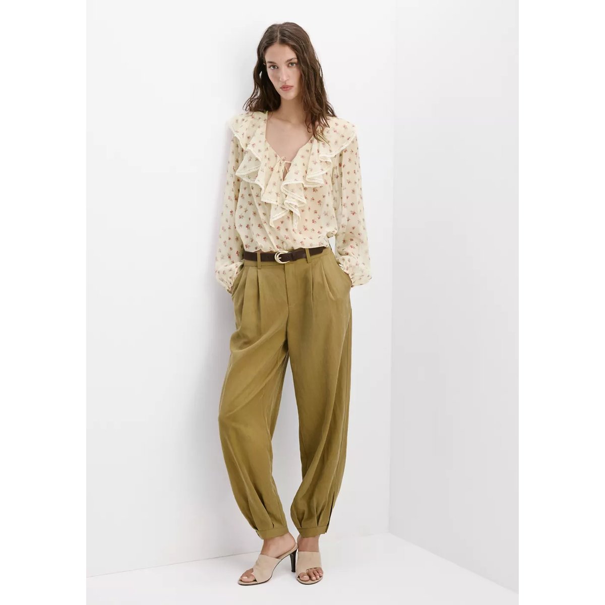 Blouse à fleurs volantée jaune, MANGO