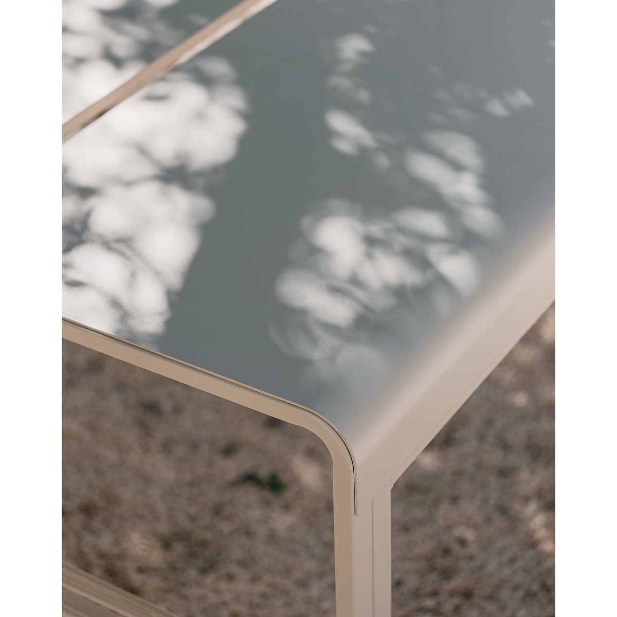 Table Oto 80 x 80 cm - métal pour extérieur, 4 personnes beige piazza, NOO.MA
