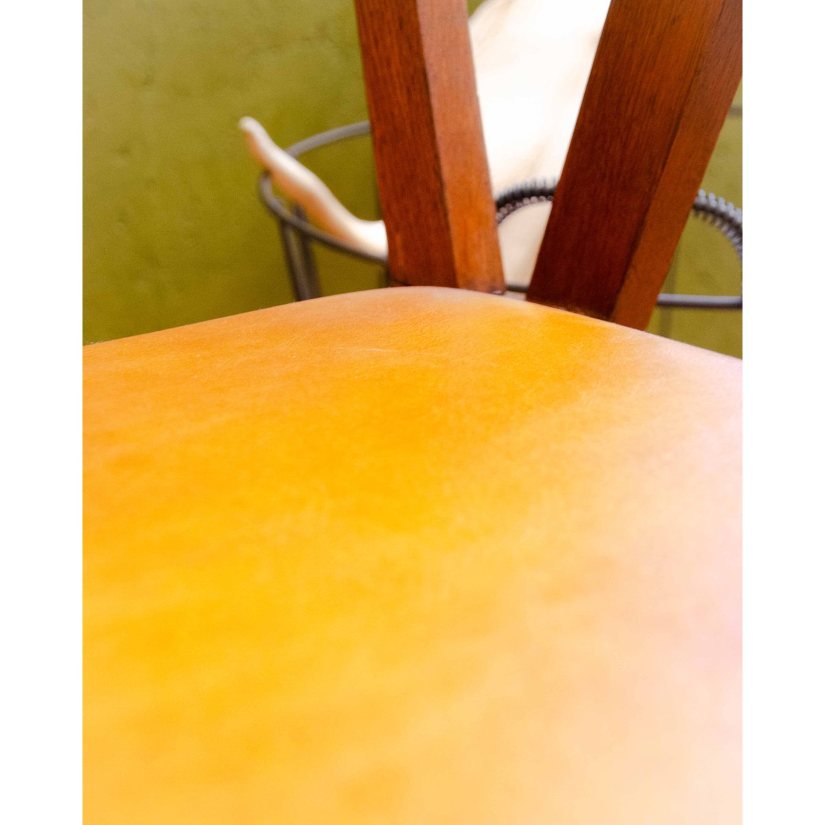 Chaise en bois Claude N°1587 - Bon état marron, DEBONGOUT