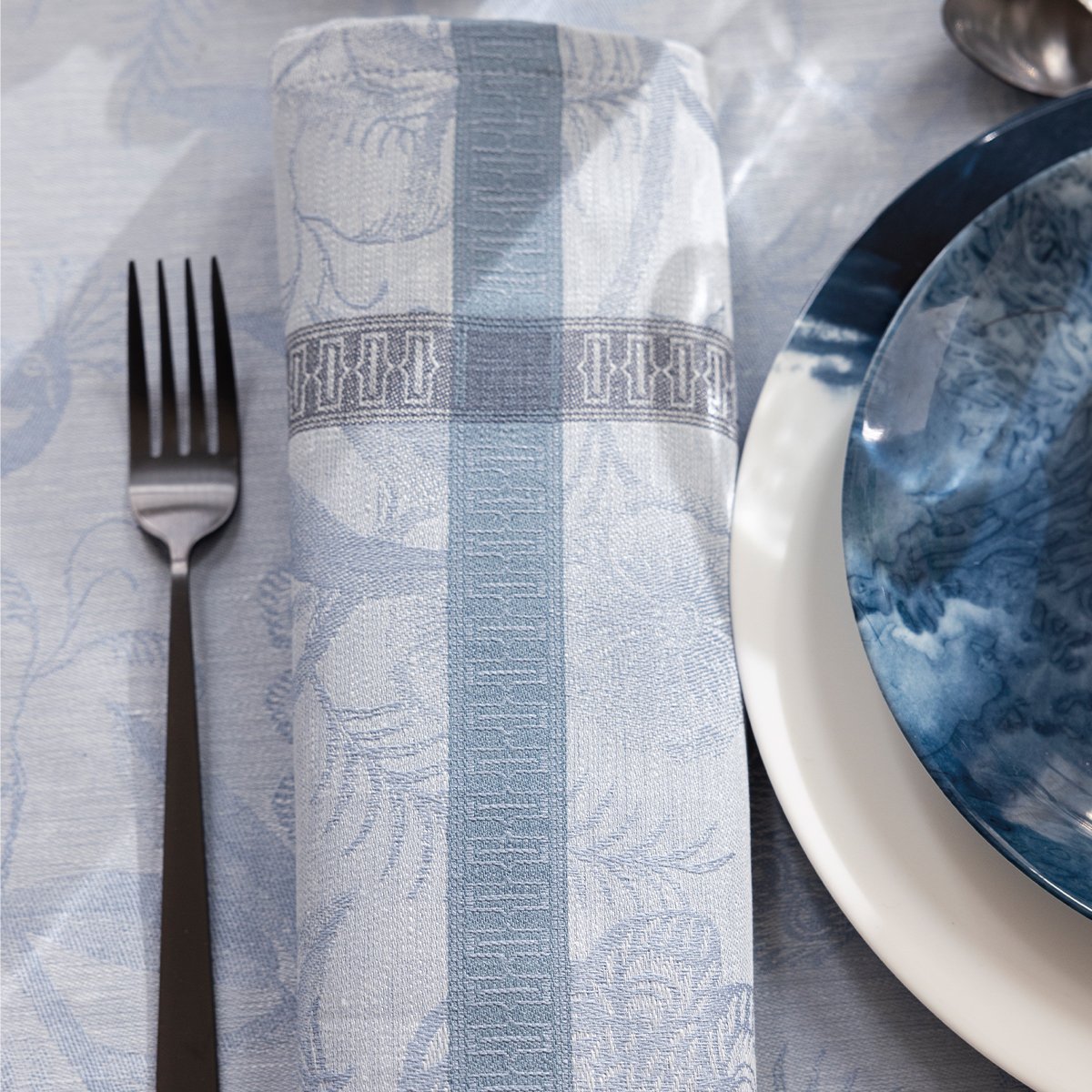 Serviette de table À l'orangerie Chardon 55x55 100% lin bleu chardon, LE JACQUARD FRANCAIS