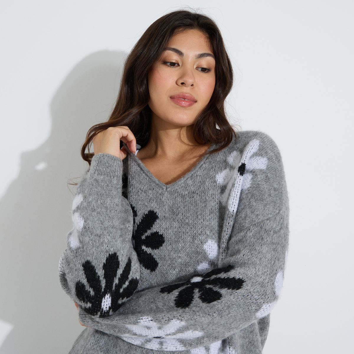 Pull col V jacquard fleuri gris, GRAIN DE MALICE
