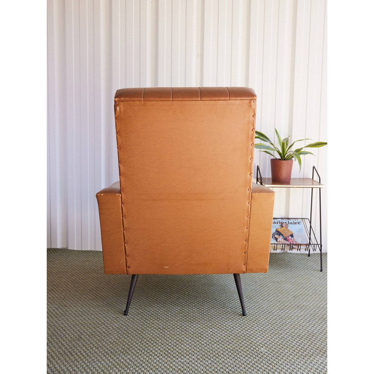 Fauteuil en skaï Jakob N°1321 - Bon état marron, DEBONGOUT