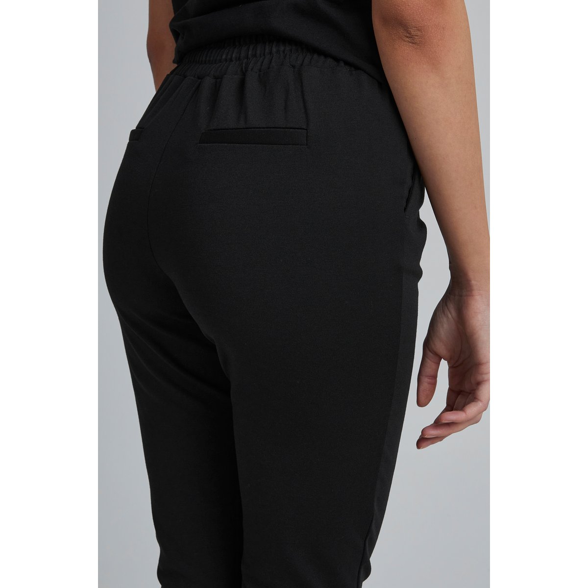 Pantalon coupe droite, longueur cheville, taille élastiquée noir, B.YOUNG