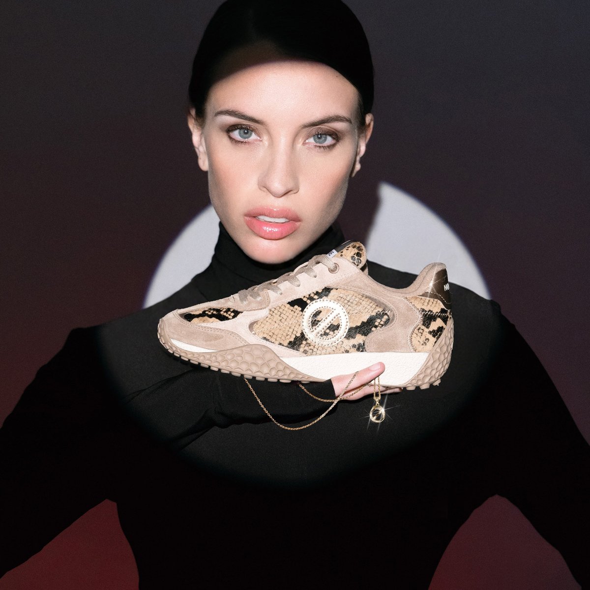 KATE SNEAKER W SNAKE KISS SABLE - Collier orné de Cristaux Swarovski® inclus beige, NO NAME