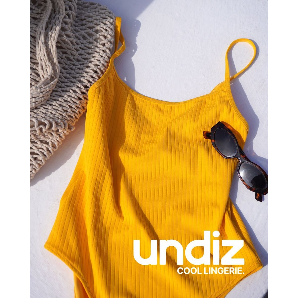 Une pièce jaune - Maillot de bain CARBONIZ jaune, UNDIZ