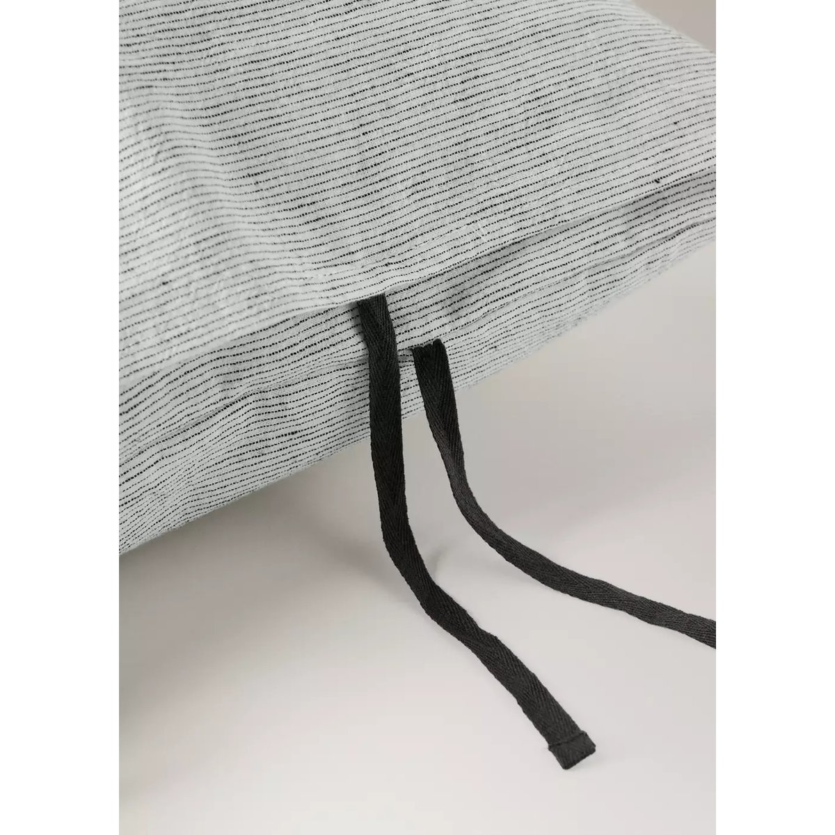 Deux taies d’oreiller coton lin fermeture à nœuds 50x75 cm gris, MANGO HOME