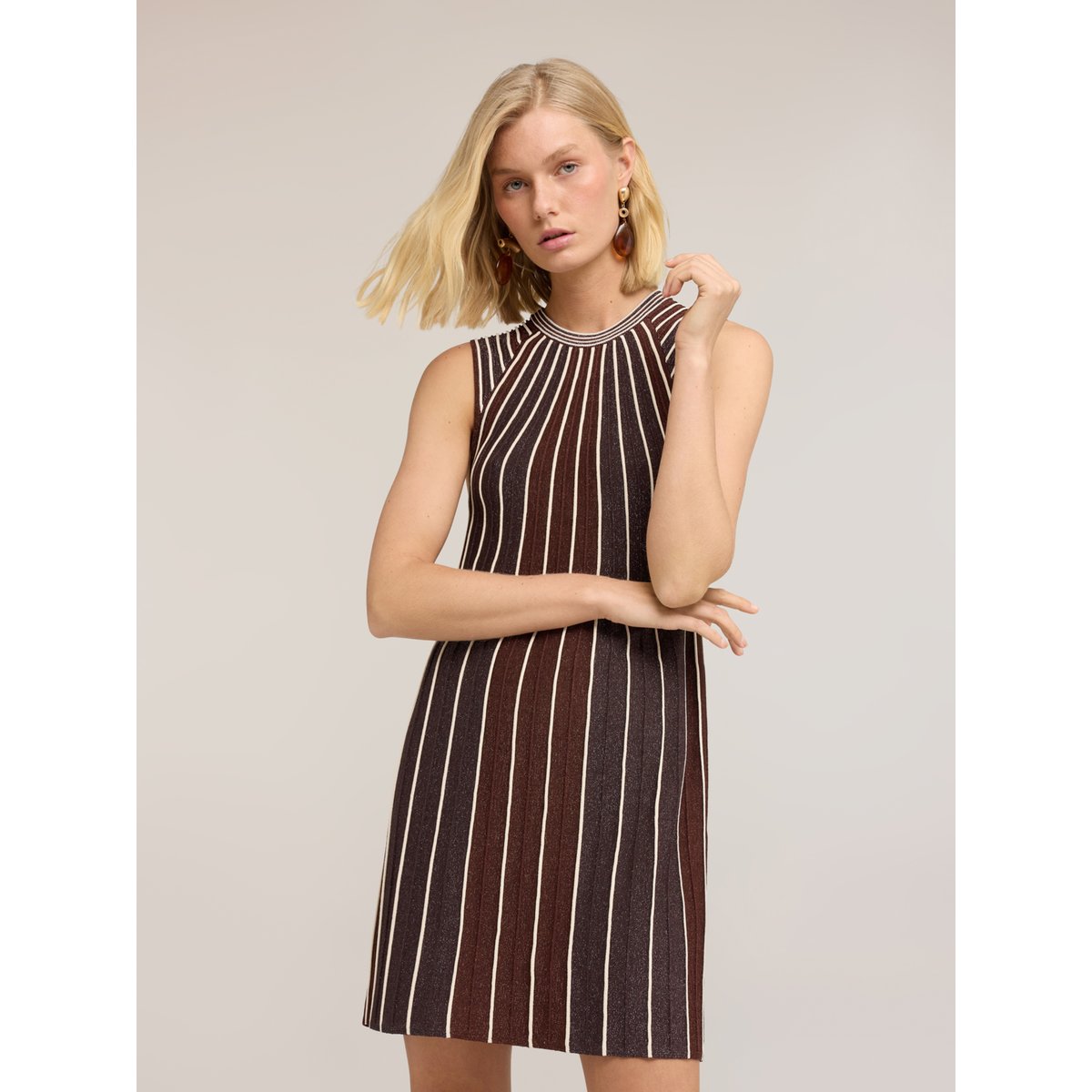 Robe ligne A plissée marron, MOTIVI