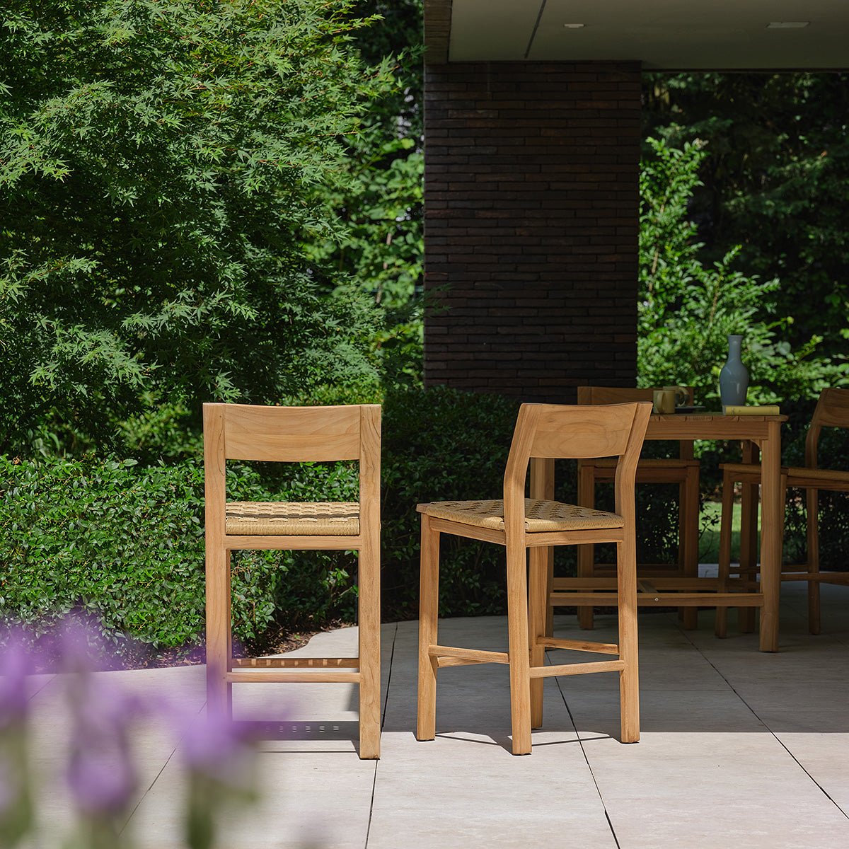 Lot de 2 chaises de bar de jardin en teck PIANA naturel, BERAH GETAH