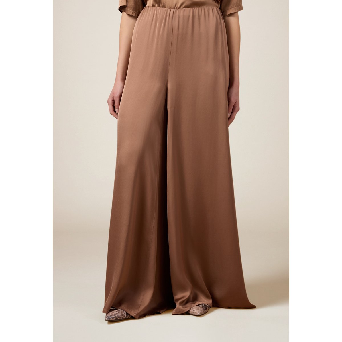 Pantalon palazzo en satin marron, OLTRE