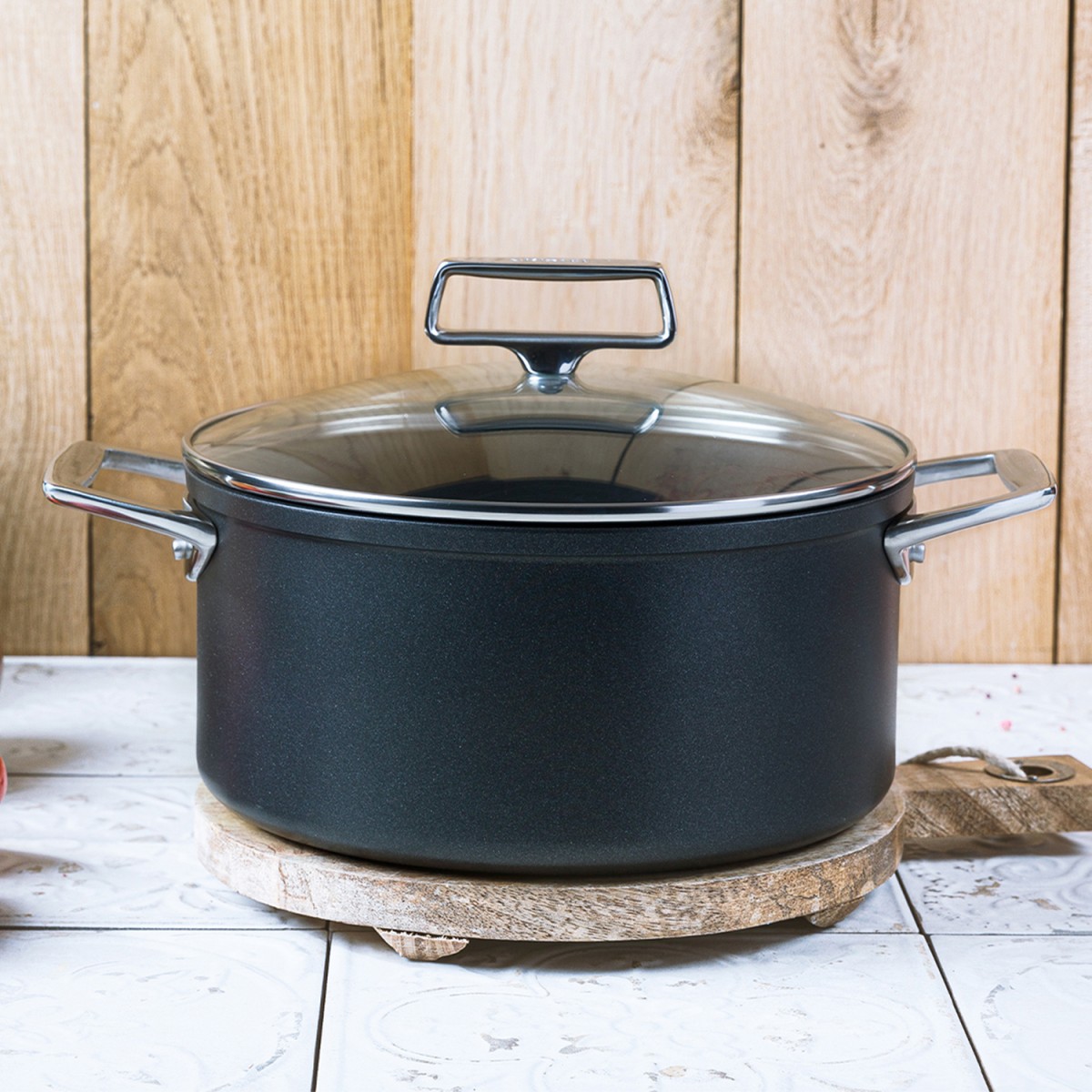 Faitout antiadhésif en aluminium Ø24 cm avec couvercle CASTEL'PRO couleur unique, CRISTEL