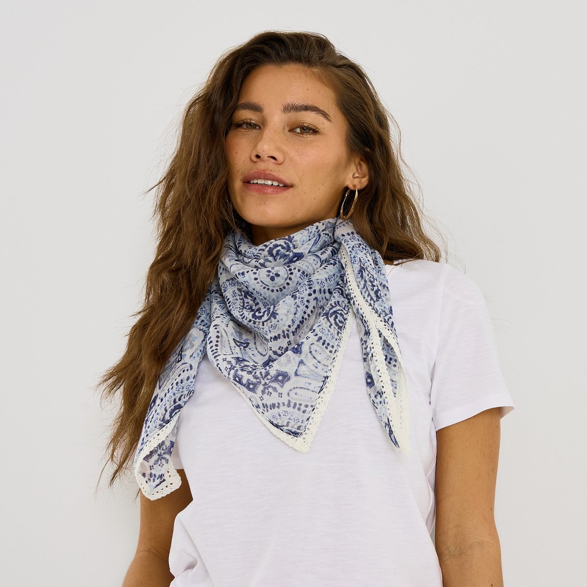 Foulard carré imprimé paisley bleu, GRAIN DE MALICE