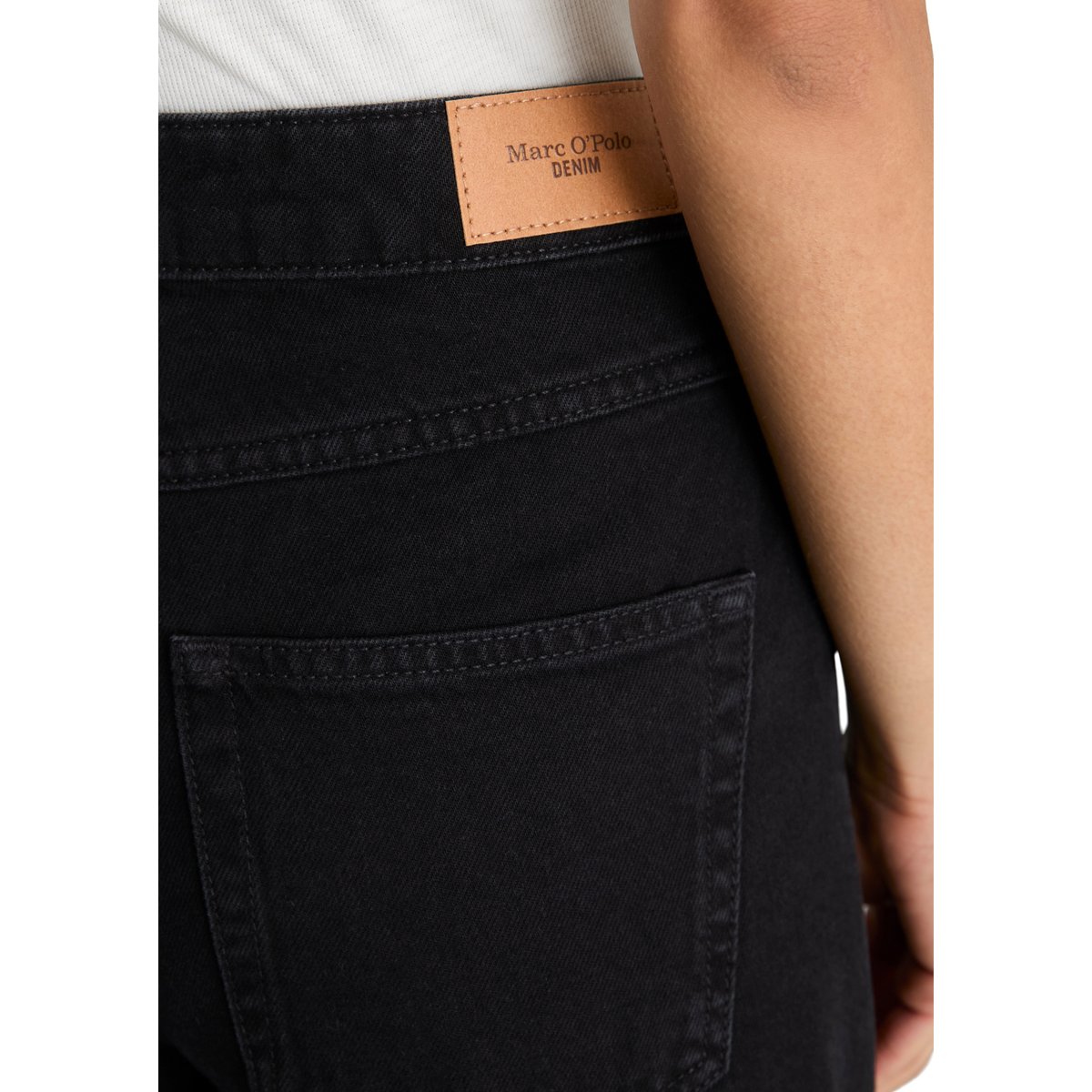 Jeans modèle Stine, coupe  barrel  et longueur raccourcie en denim rigide noir, MARC O’POLO DENIM