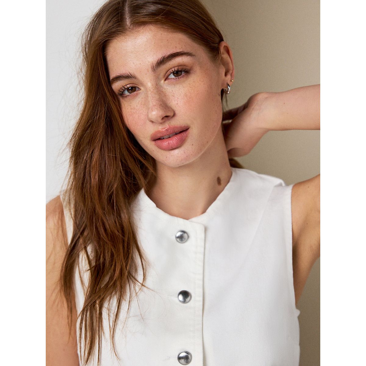 Haut raccourci et élégant en jean style gilet blanc écru, NEXT
