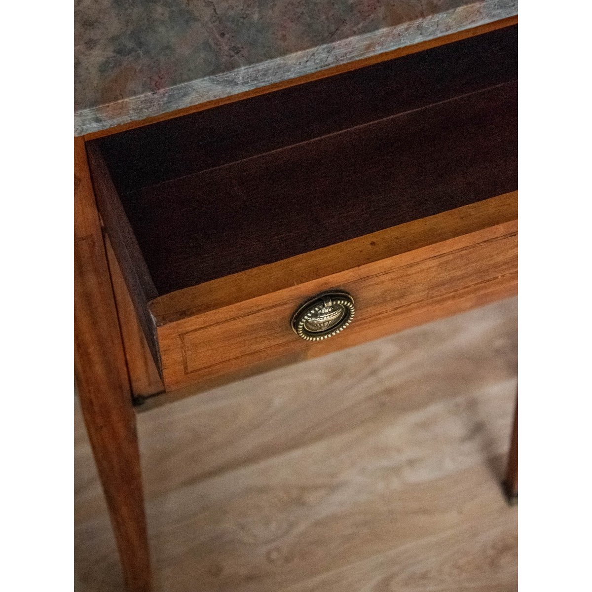 Table de chevet en bois Odile N°648 - Bon état bois foncé, DEBONGOUT