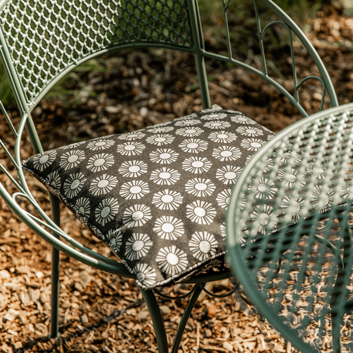 Coussin de jardin KUMARA noir, MICA DECORATIONS