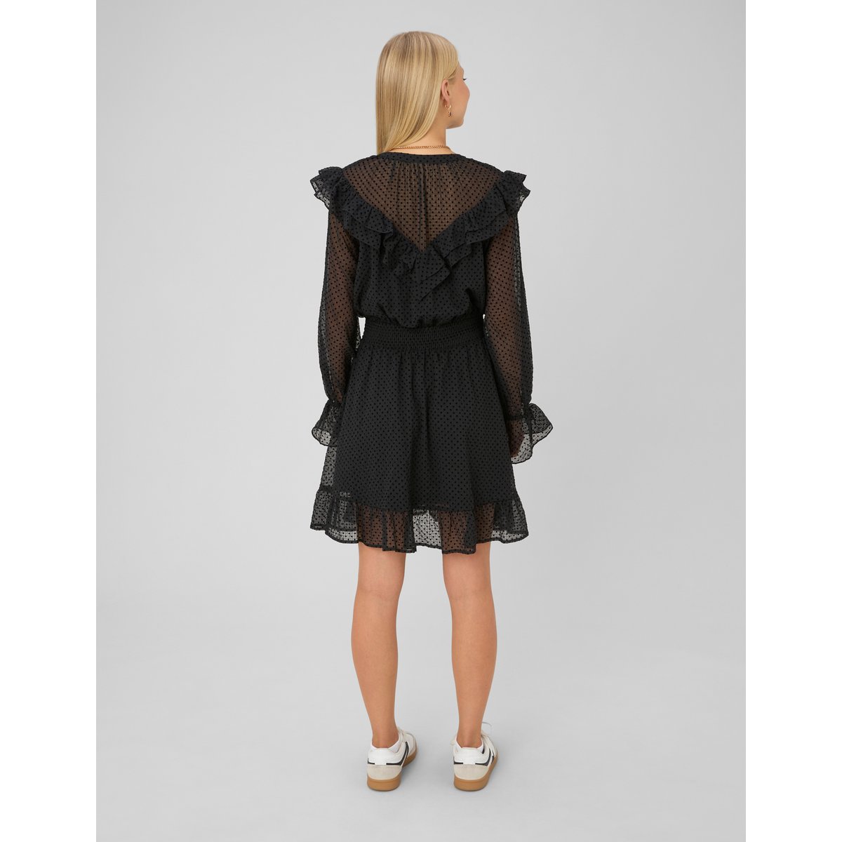 Robe courte à volants noir, BZB