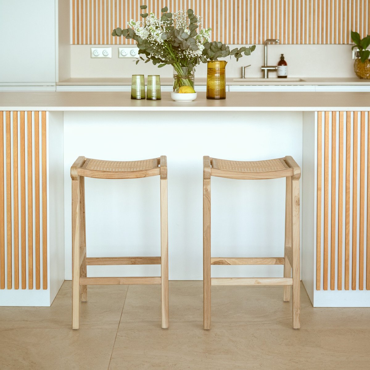 Tabouret pour îlot central 65 cm en teck et cannage - OMAHA naturel, MAISON PAVANE