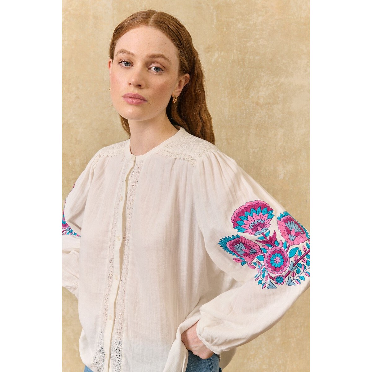 Geborduurde blouse met lange mouwen en ronde hals, JEANNE ecru, LOUISE MISHA