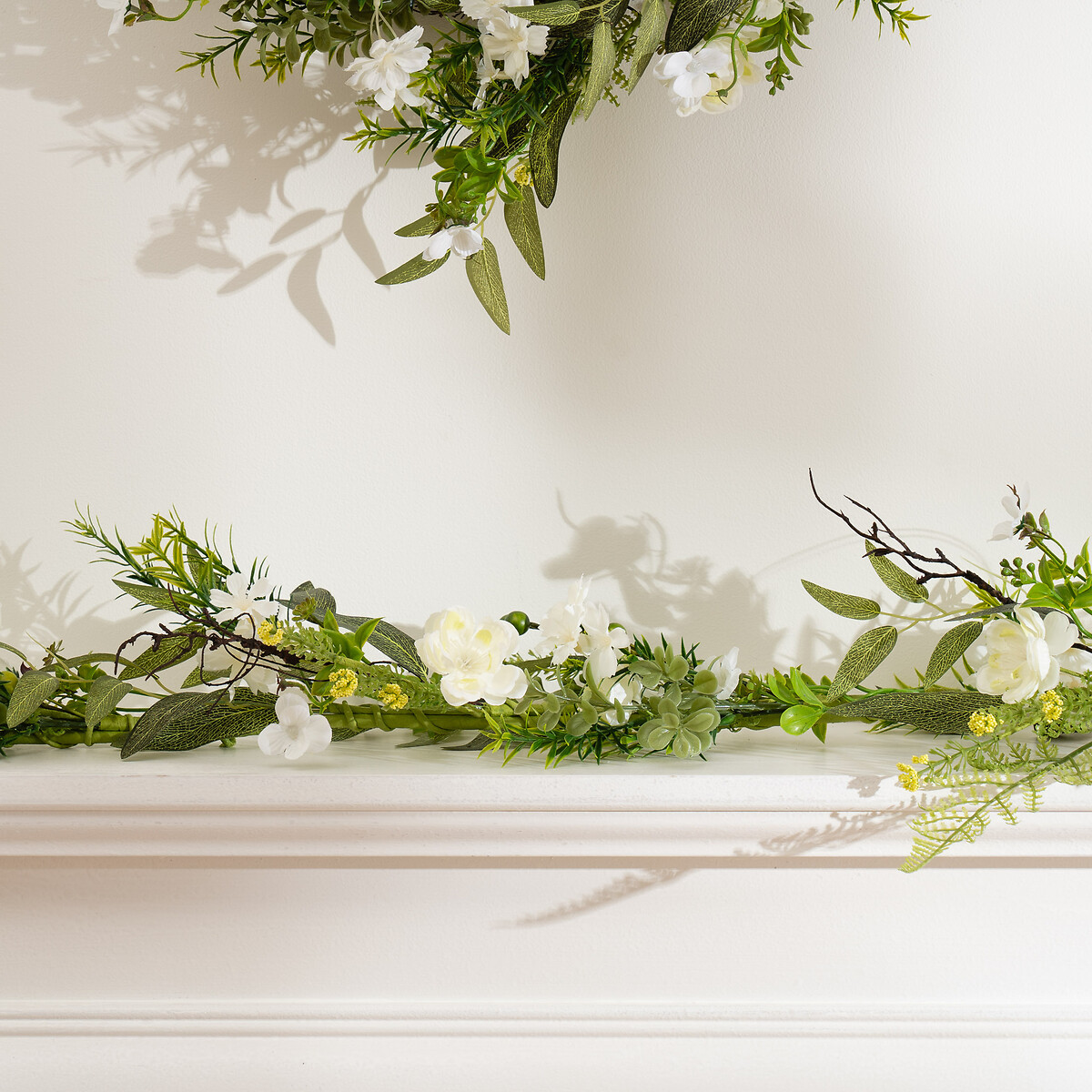 150cm White Floral Daisy Garland white, SO'HOME