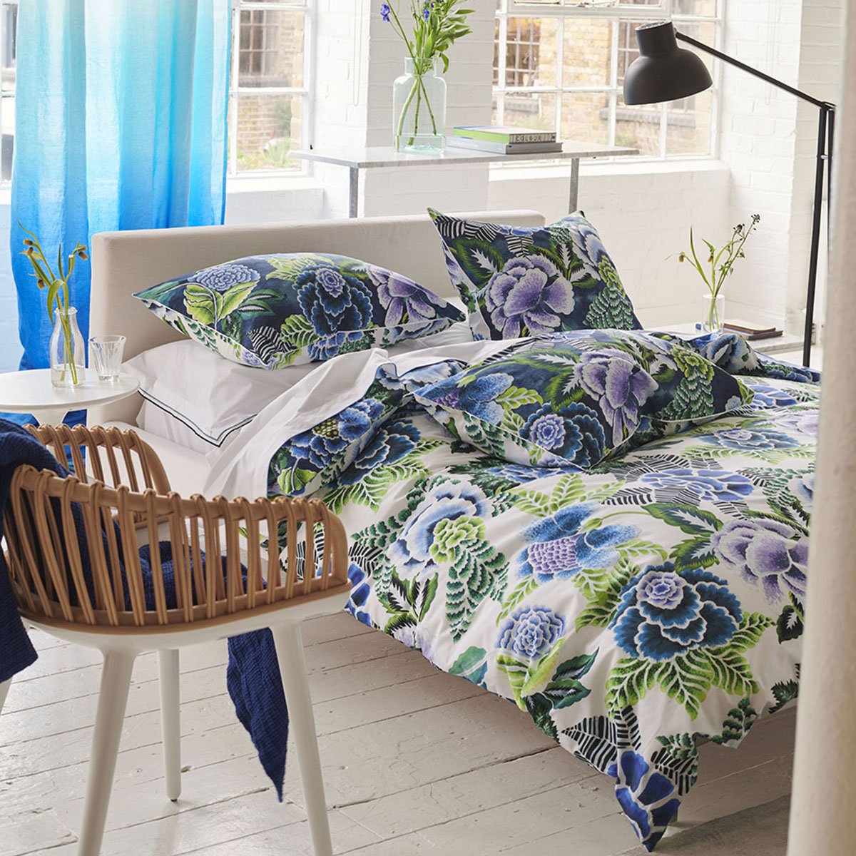Taie d'oreiller imprimée en percale de coton, ROSE DE DAMAS bleu indigo, DESIGNERS GUILD