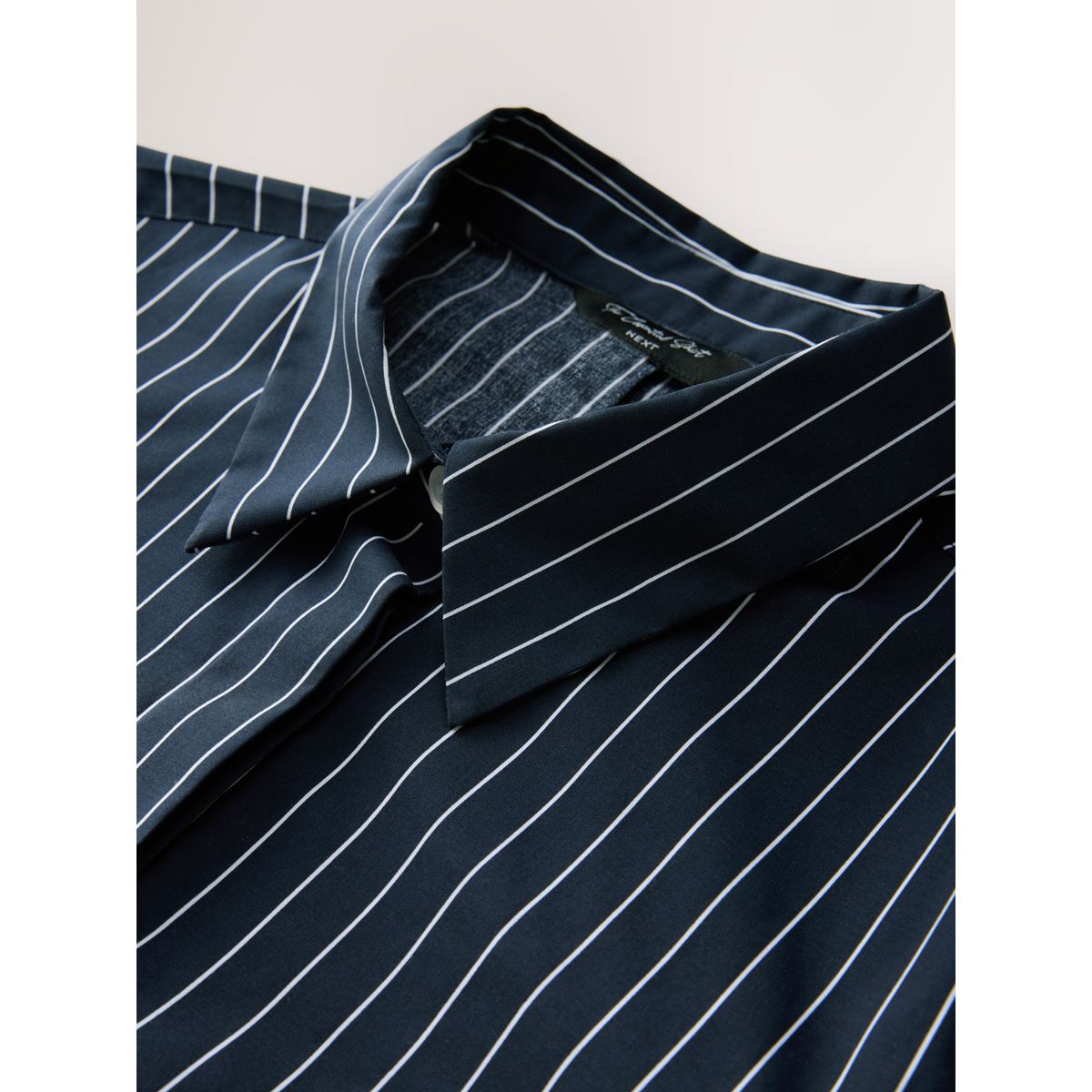 Chemise stretch ajustée à manches longues bleu marine rayé, NEXT
