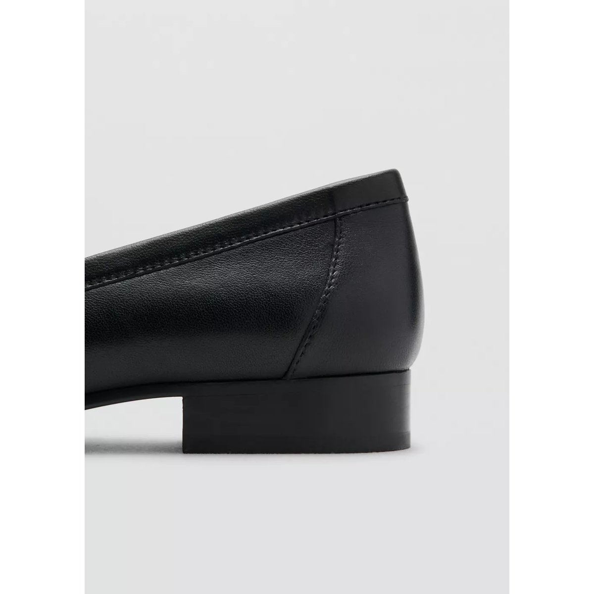 Mocassin en cuir avec boucle noir, MANGO