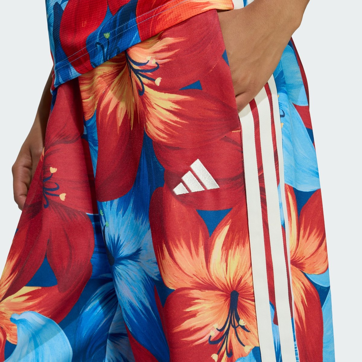 Pantalon large, imprimé, FARM RIO light blue / tactile red / cream white, ADIDAS SPORTSWEAR