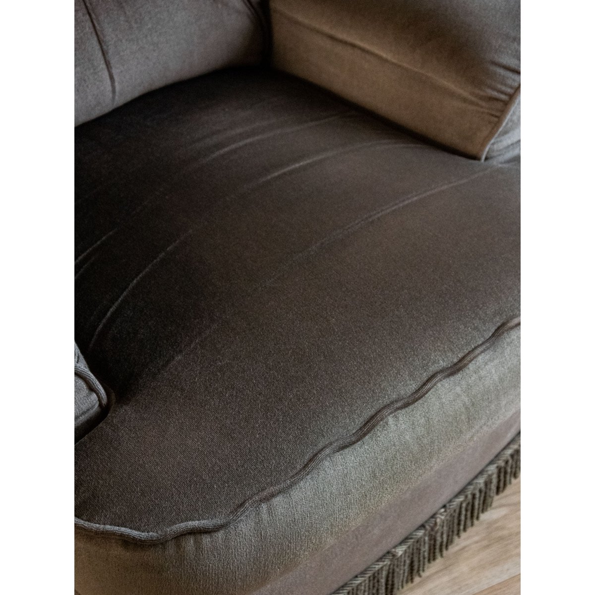 Fauteuil en velours Ernest N°643 - Bon état marron, DEBONGOUT