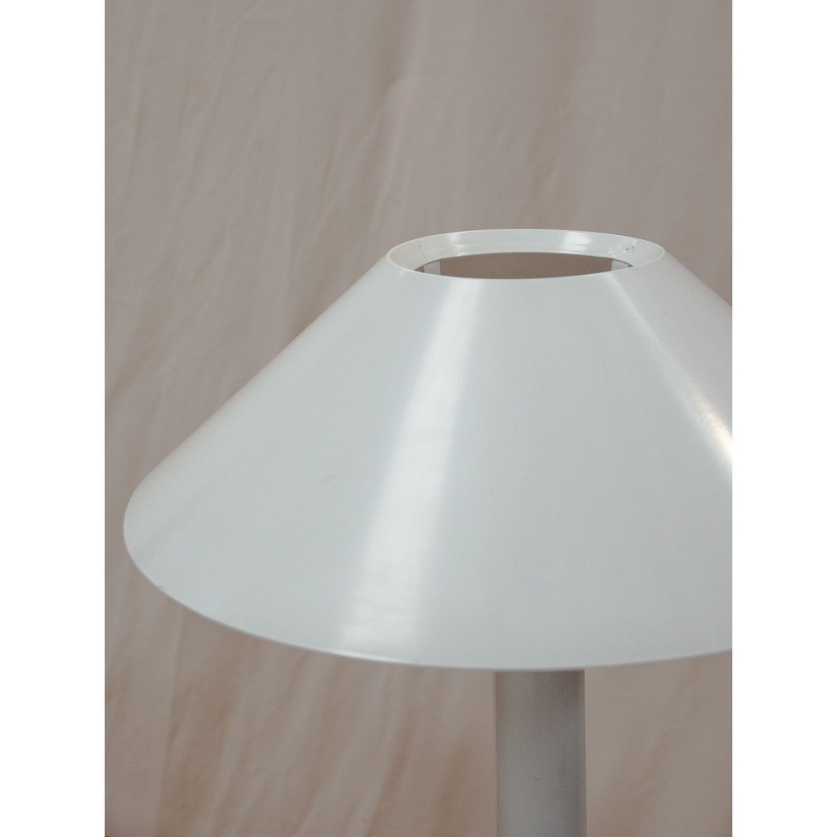 Lampadaire en métal blanc Julien N°433 - Bon état blanc, DEBONGOUT