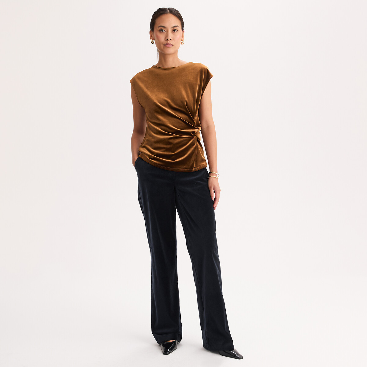 Camiseta sin mangas de cuello redondo, con drapeado, de terciopelo liso y brillante bronce , ANNE WEYBURN