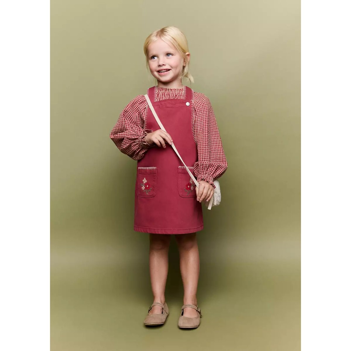 Robe chasuble en denim avec surpiqûres rouge, MANGO BABY