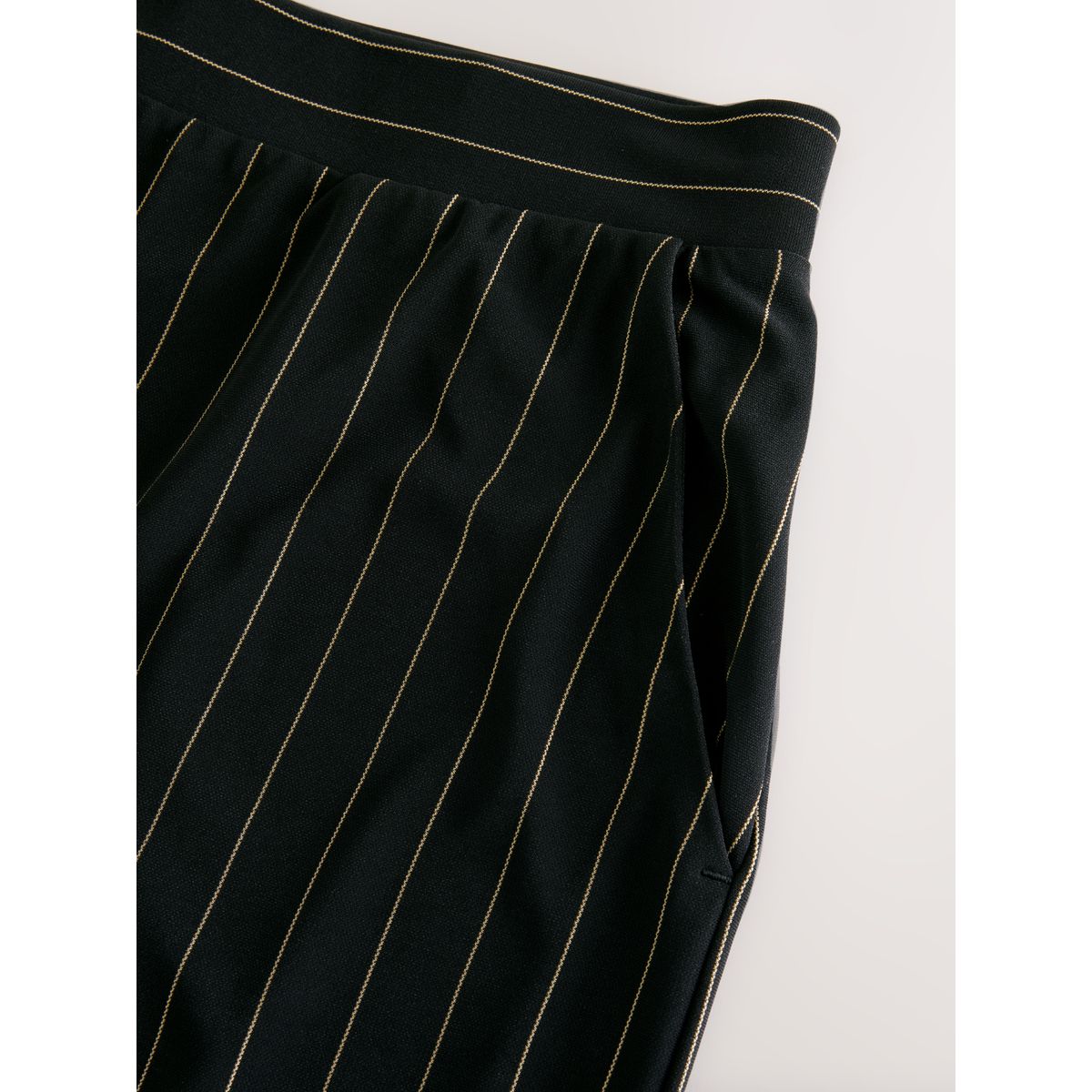 Pantalon large à taille cintrée noir à rayures, NEXT