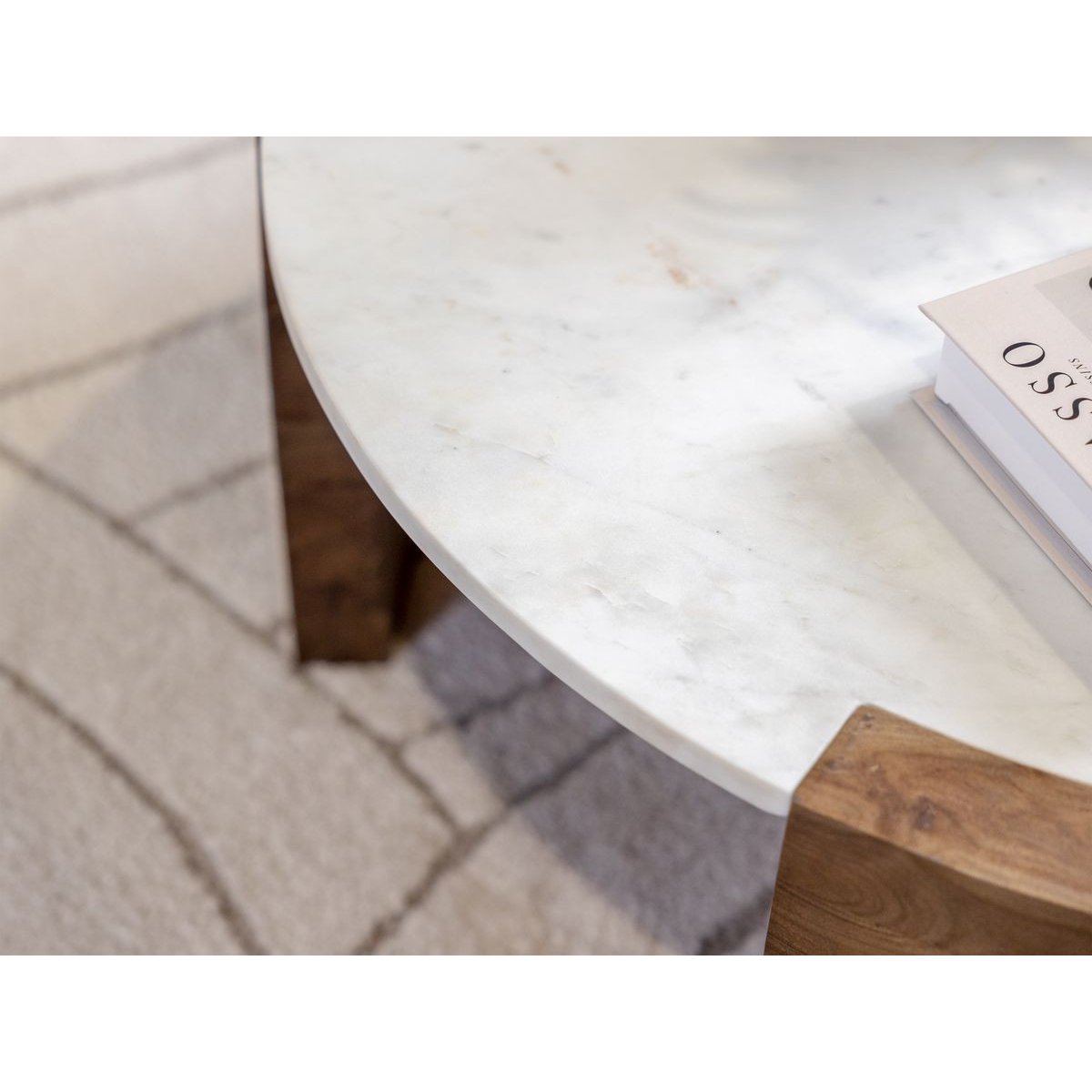 Table basse ronde en marbre, TORVI blanc, BOBOCHIC