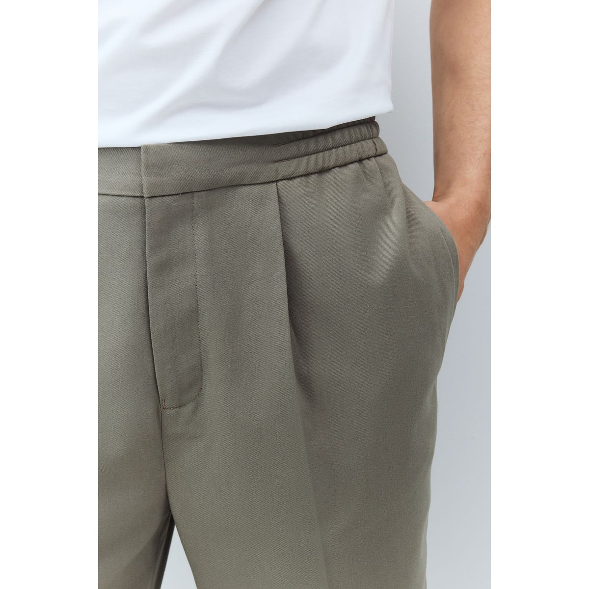 Short chino plissé à taille élastique kaki, NEXT