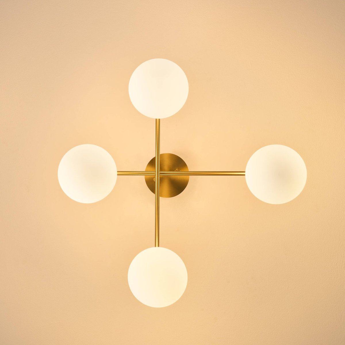 Plafonnier doré 4 globes opale - MILANOA laiton et blanc, KOSILUM