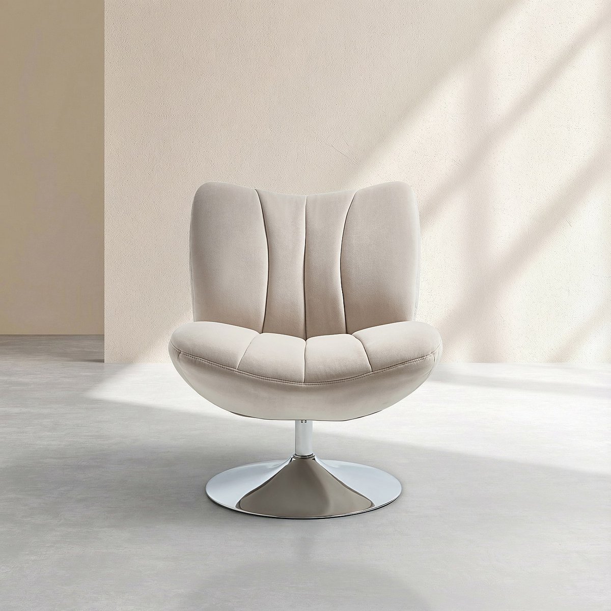 Fauteuil pivotant matelassé en tissu et métal chromé ANDREW crème, HABITAT