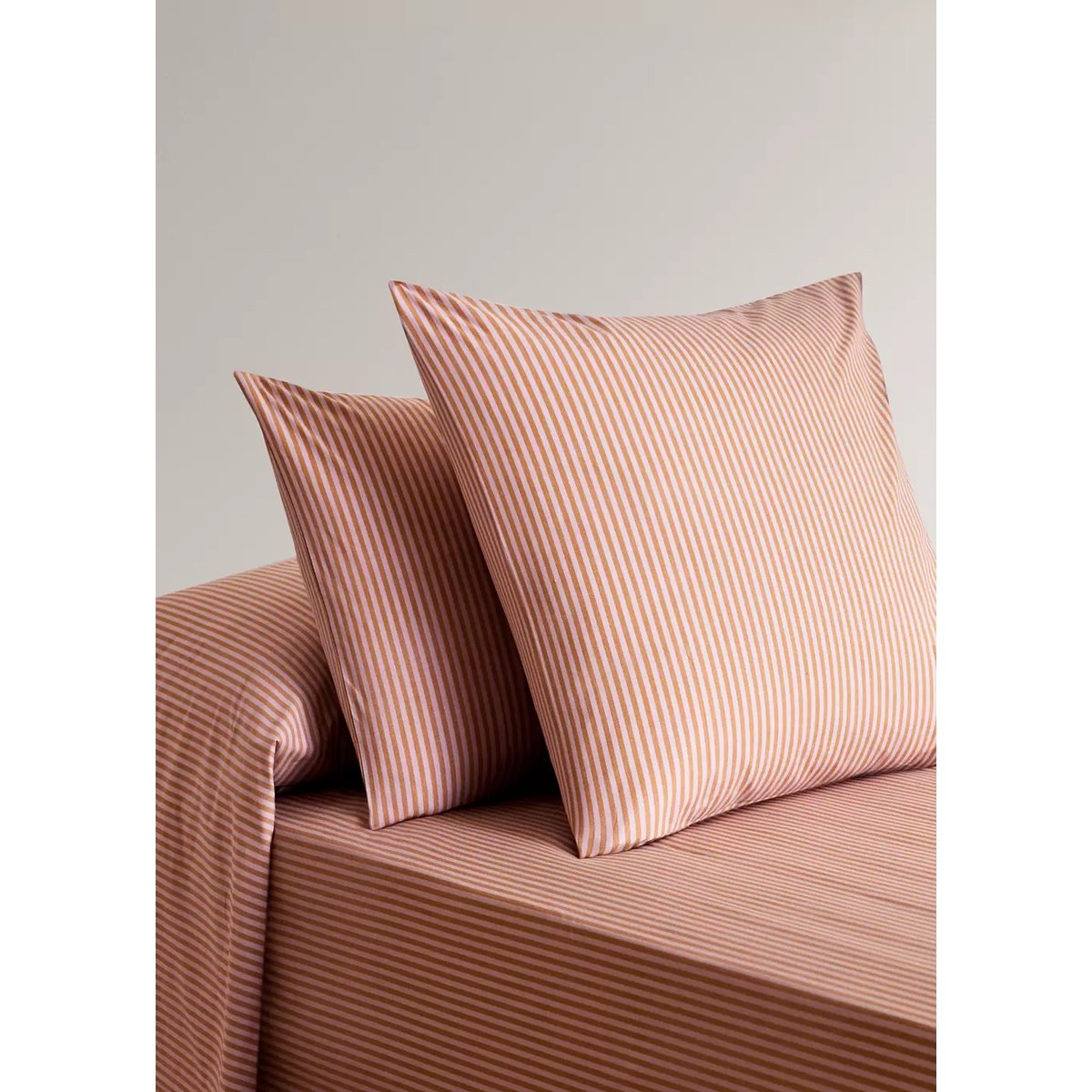 Deux taies d'oreiller percale de coton 200 fils petites rayures 60x60 cm pêche, MANGO HOME